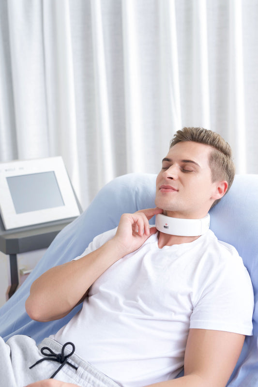 Pure Graphene Far-Infrared Neck Care Set - Designed for Neck, Shoulder and Cervical Spine Care - Wireless Charging - Portable - White